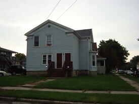 1108 Cherry St, Unit Lower in Oshkosh, WI - Building Photo
