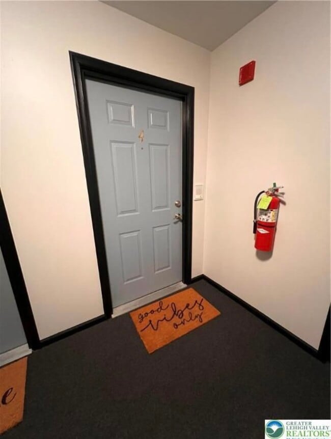 978 Cold Spring Rd, Unit 4 in Allentown, PA - Foto de edificio - Building Photo