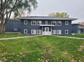 1383 Iowa Ave SE, Unit B in Huron, SD - Building Photo
