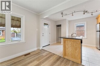 65 E 11th St in Hamilton, ON - Building Photo - Building Photo