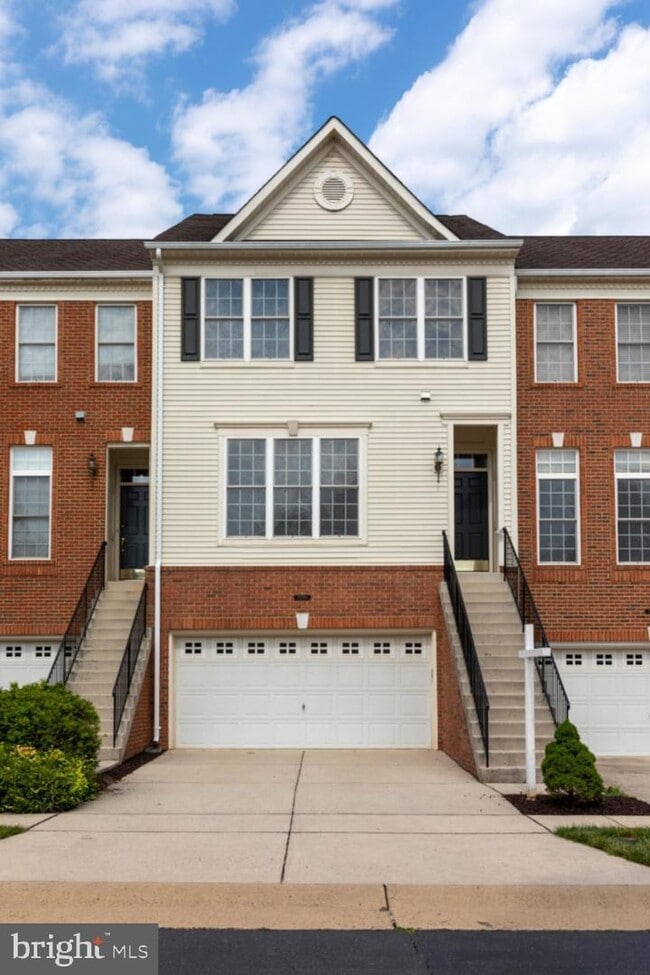property at 25286 McIntyre Sq
