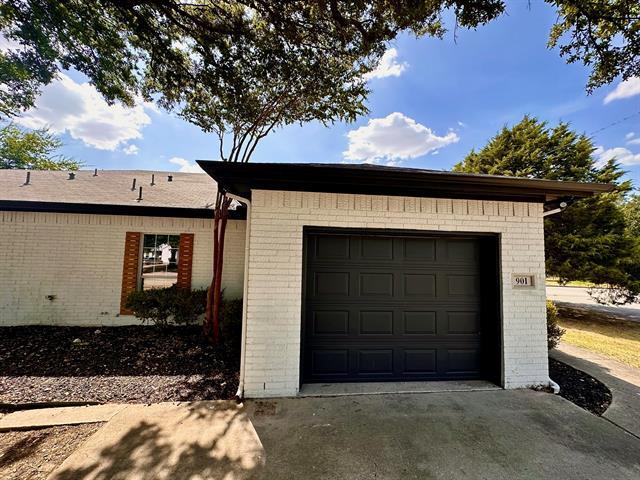 901 SE 10th St in Grand Prairie, TX - Foto de edificio
