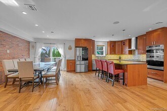 57 Red Ground Rd in Roslyn Heights, NY - Building Photo - Building Photo