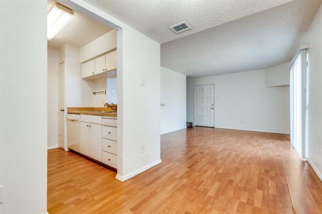 4020 Holland Ave in Dallas, TX - Building Photo - Building Photo