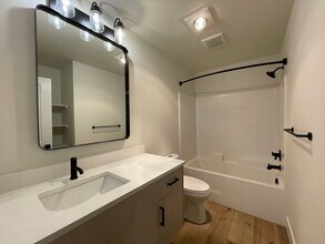 209 NE Monroe St, Unit #209B in Portland, OR - Building Photo - Building Photo