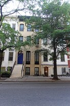 439 W 43rd St in New York, NY - Building Photo