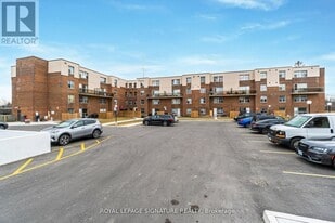 1055 Forestwood Dr in Mississauga, ON - Building Photo