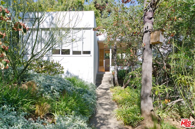 11007 Strathmore Dr in Los Angeles, CA - Building Photo