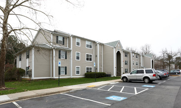 Mallard Cove Apartments in Midlothian, VA - Foto de edificio - Building Photo