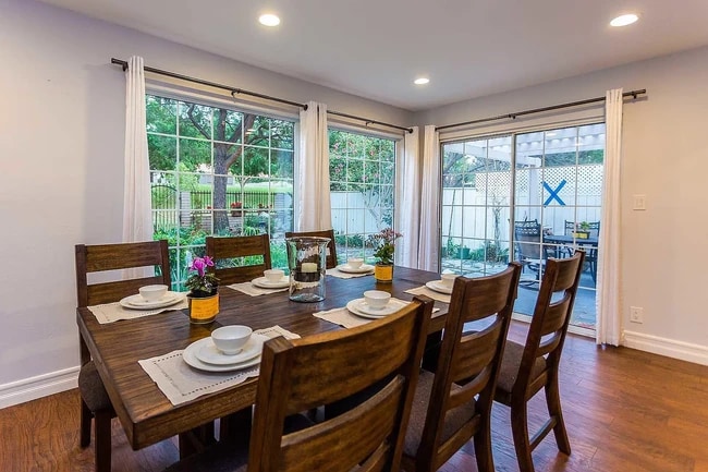 35 E Palatine Rd, Unit 1 in Prospect Heights, IL - Building Photo - Building Photo