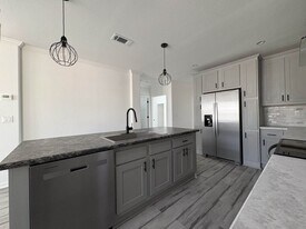 1013 Morgan Jones Dr in Ft. Myers, FL - Building Photo