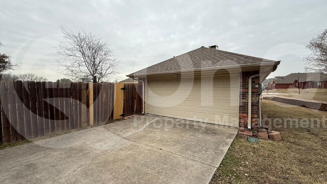 1001 Mateo Cir in Carrollton, TX - Building Photo - Building Photo