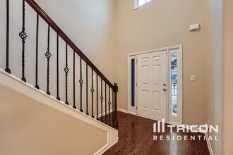 328 Cliffhaven Cir in Newnan, GA - Foto de edificio - Building Photo