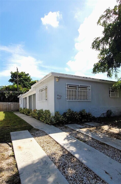 2037 SW 13th Ct-Unit -2037 in Miami, FL - Building Photo