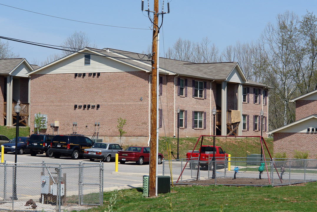 Building 4 in Charleston, WV - Building Photo