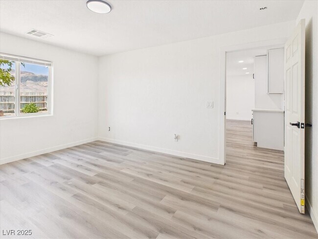 property at 5610 N Linda St