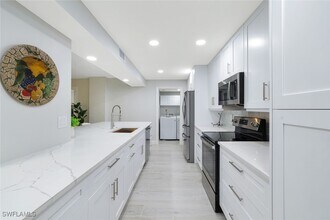 11 Bluebill Ave in Naples, FL - Building Photo - Building Photo