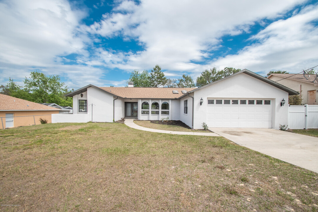 3371 Coronet Ct in Spring Hill, FL - Building Photo