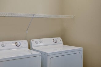 Brookstone at Edgewater Townhomes in Puyallup, WA - Building Photo - Building Photo