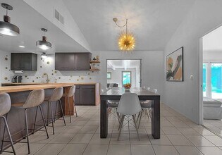 1261 Linda Vista Rd in Palm Springs, CA - Building Photo - Building Photo