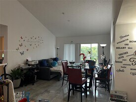 12124 Saint Andrews Pl, Unit 304 in Miramar, FL - Building Photo