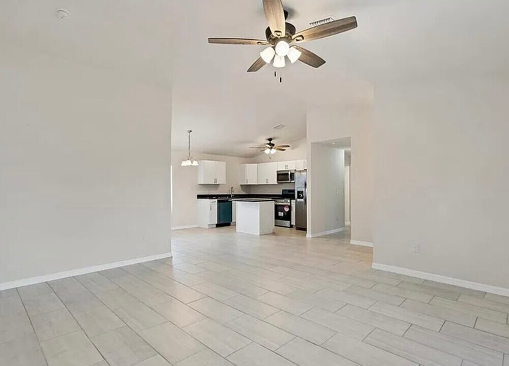 116 SE 2nd Ave in Cape Coral, FL - Building Photo