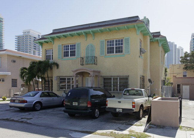 416 NE 26th Ter in Miami, FL - Foto de edificio - Building Photo