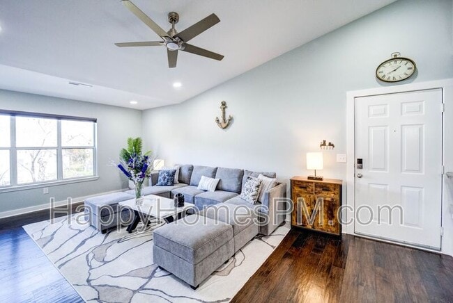 2011 N Hwy 17 in Mount Pleasant, SC - Foto de edificio - Building Photo