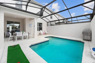 5580 Asterisk Ave in Orlando, FL - Building Photo - Building Photo