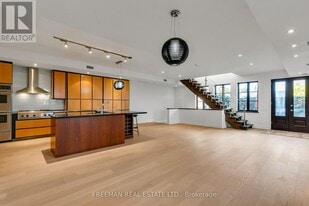 967 Ossington Ave in Toronto, ON - Building Photo