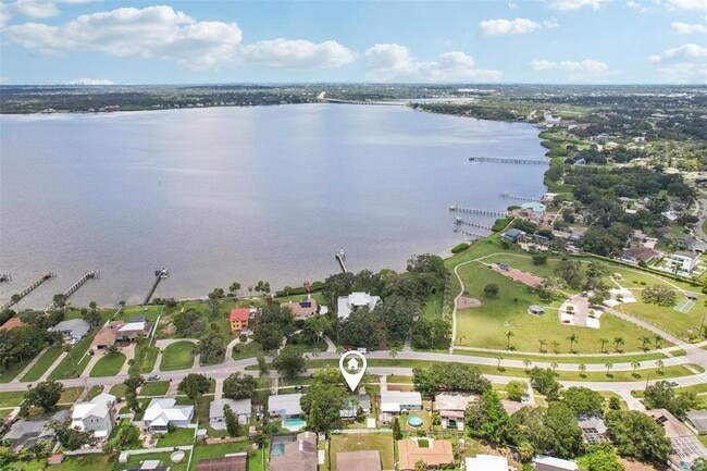 311 Shore Dr E in Oldsmar, FL - Building Photo - Building Photo