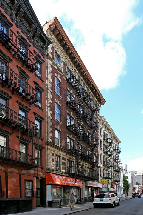 119-121 Elizabeth St in New York, NY - Building Photo
