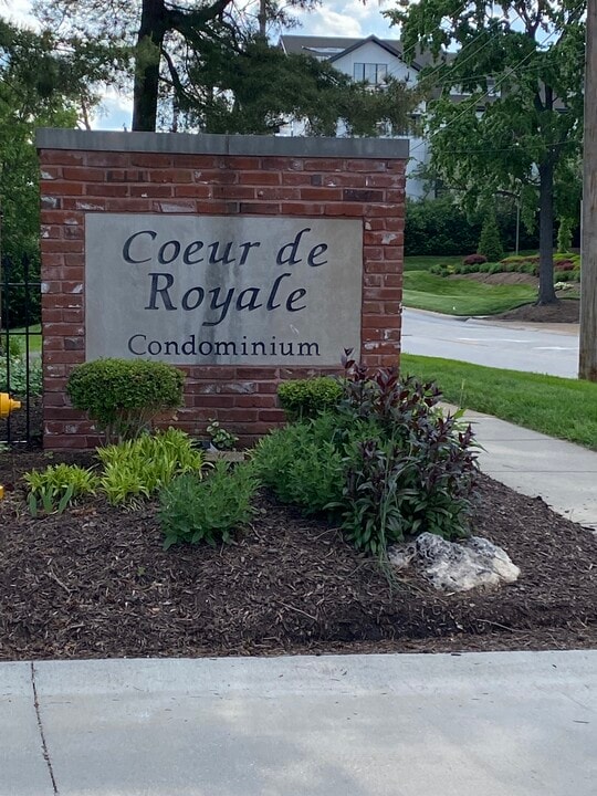 572 Coeur de Royale Dr, Unit 572 Coeur de Royale Dr in Creve Coeur, MO - Foto de edificio