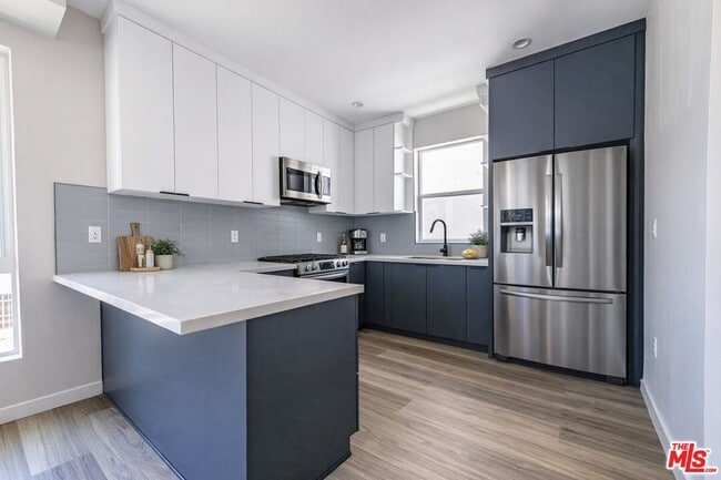 6700 Balboa Blvd in Los Angeles, CA - Building Photo - Building Photo