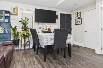 80 Algonquin Dr in Tewksbury, MA - Foto de edificio - Building Photo