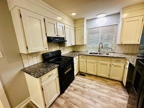 1209 E Twin Lakes Dr in Little Rock, AR - Building Photo - Building Photo