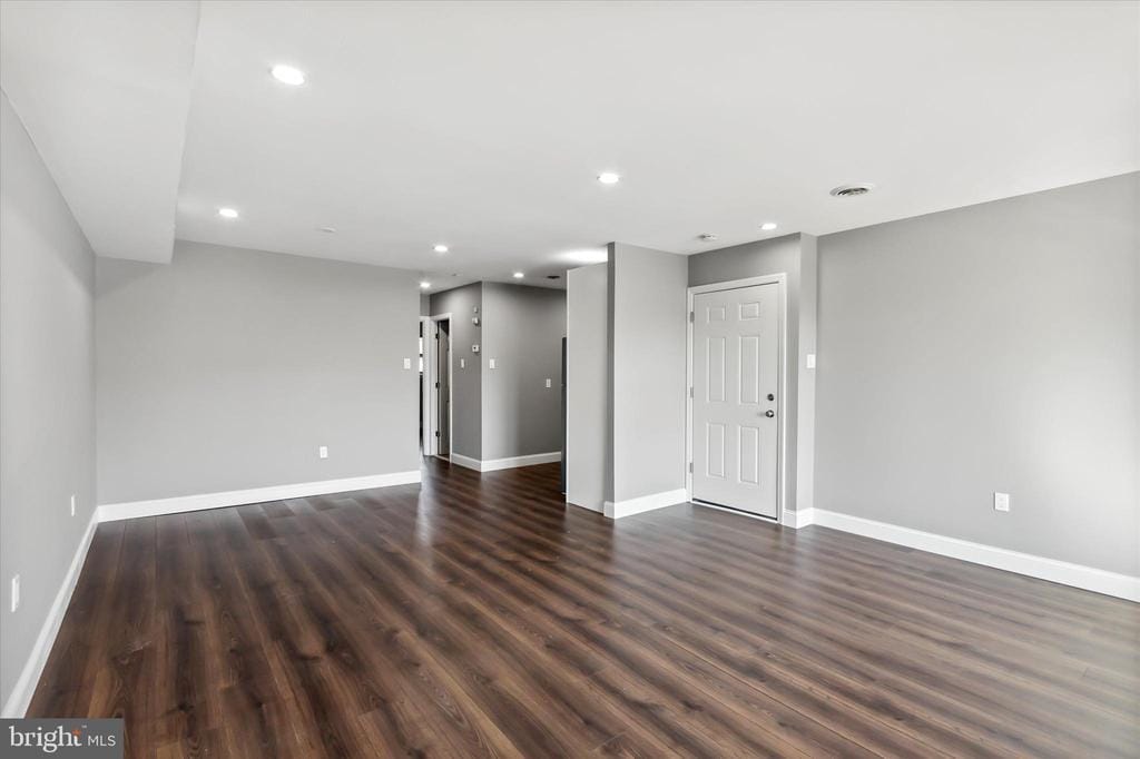 296 Greenough St in Philadelphia, PA - Building Photo