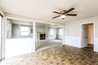 803 NE 61st St in Kansas City, MO - Building Photo - Building Photo