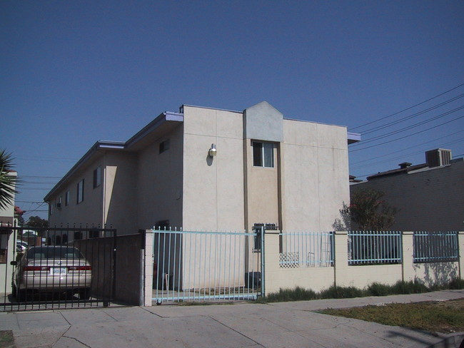 1114 N Westmoreland Ave in Los Angeles, CA - Building Photo - Building Photo