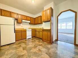 2718 Commercial Ave in Madison, WI - Building Photo