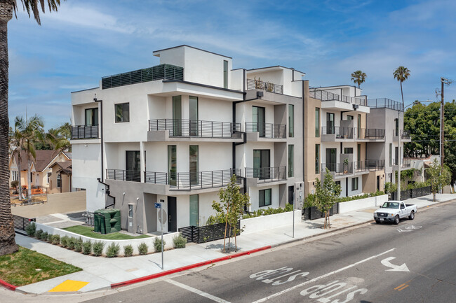 2021 S Redondo Blvd in Los Angeles, CA - Building Photo - Building Photo