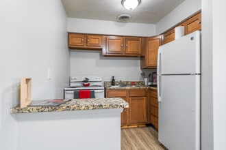Chateau Royale Apartments in Louisville, KY - Foto de edificio - Interior Photo