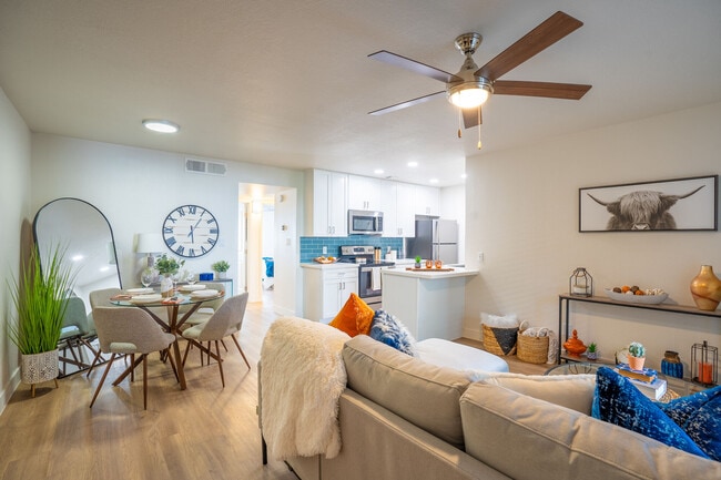 Riverside Apartments in Tempe, AZ - Building Photo - Building Photo