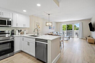 550 Bayshore Dr in Fort Lauderdale, FL - Building Photo - Building Photo