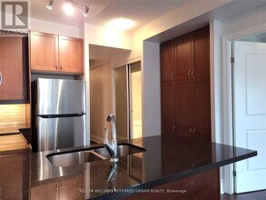 131-131 Upper Duke Crescent in Markham, ON - Building Photo - Building Photo