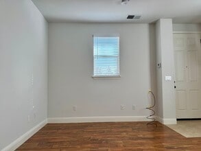 1323 Gordon Ln in Santa Rosa, CA - Building Photo - Building Photo