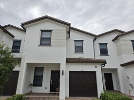 256 SW 159th Terrace, Unit TOWNHOUSE in Pembroke Pines, FL - Building Photo