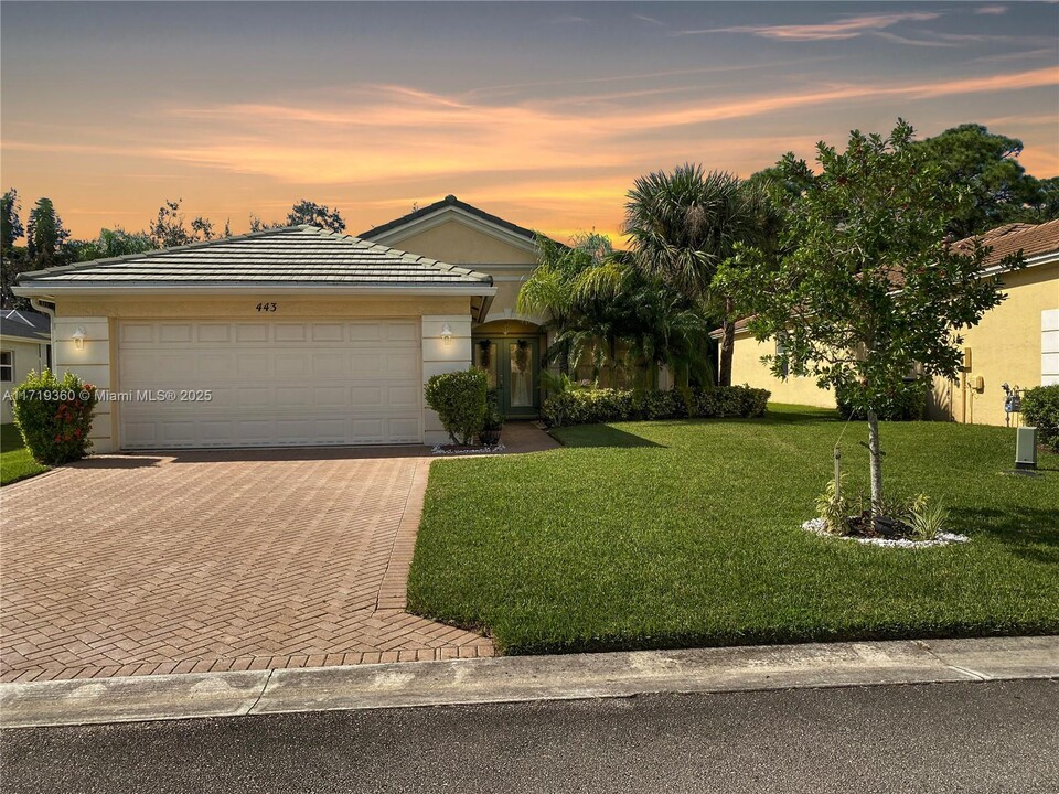 443 SW Talquin Ln in Port St. Lucie, FL - Building Photo