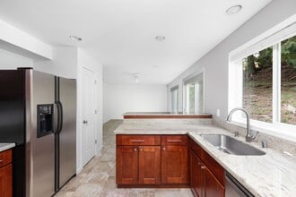 13250 235th Pl SE in Issaquah, WA - Building Photo - Building Photo