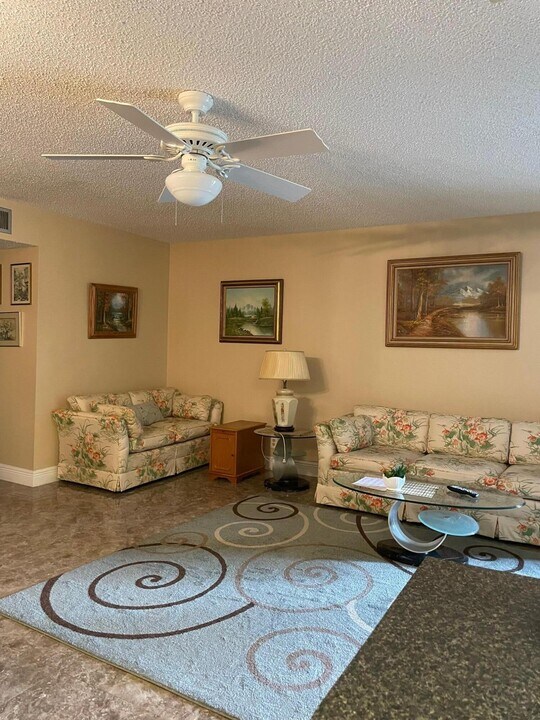 5433 Lakefront Blvd in Delray Beach, FL - Building Photo